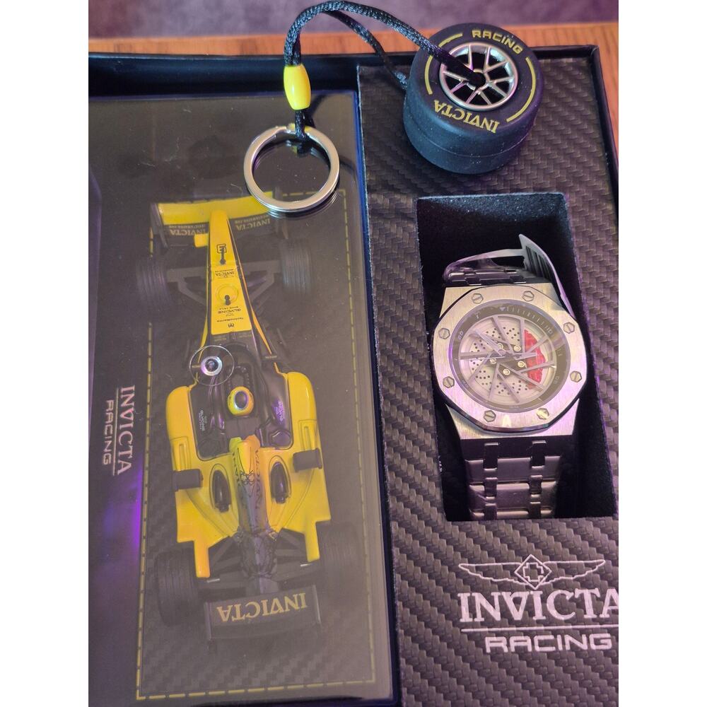 Invicta Racing Box Set Speedway Rim watch 43mm die cast model F2 car key chain